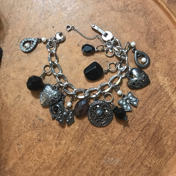 Vintage SilverTone Monet 13 Charm bracelet excellent condition Butterfly & pearl - Picture 7 of 11